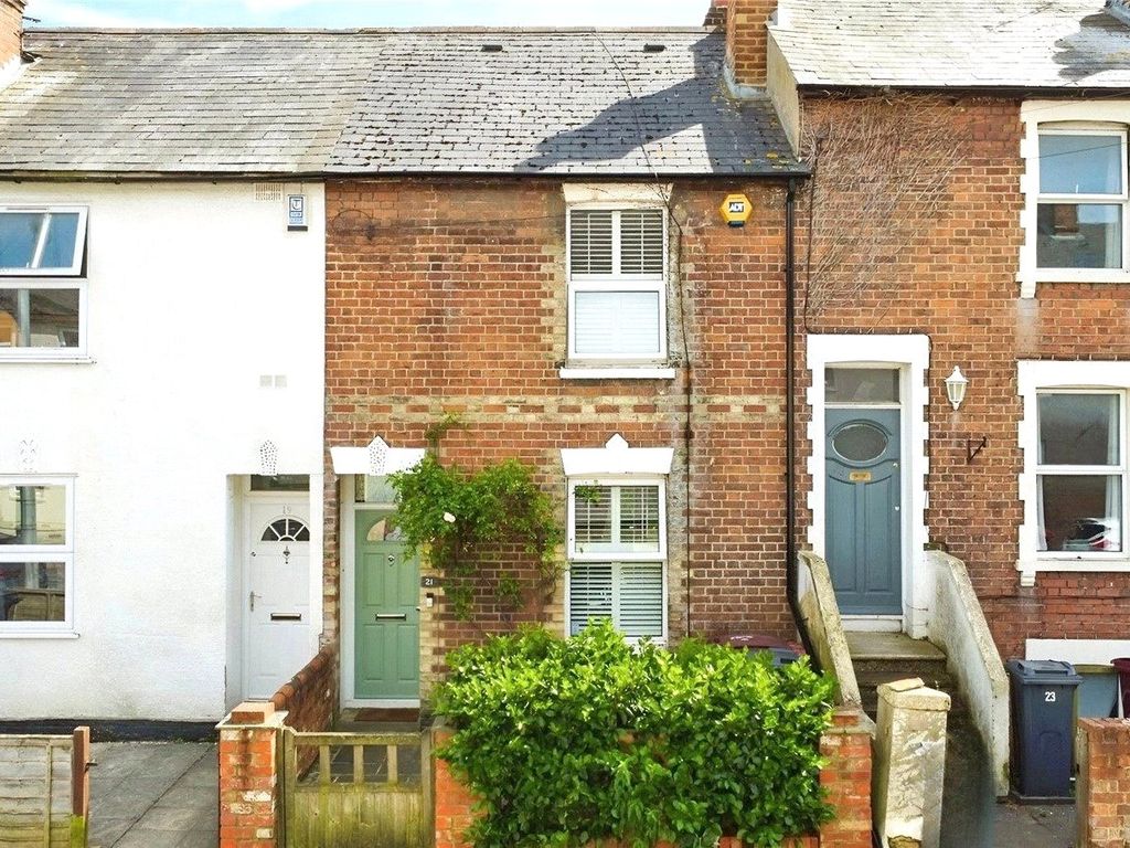2 bed terraced house for sale in Cambridge Street, Reading, Berkshire