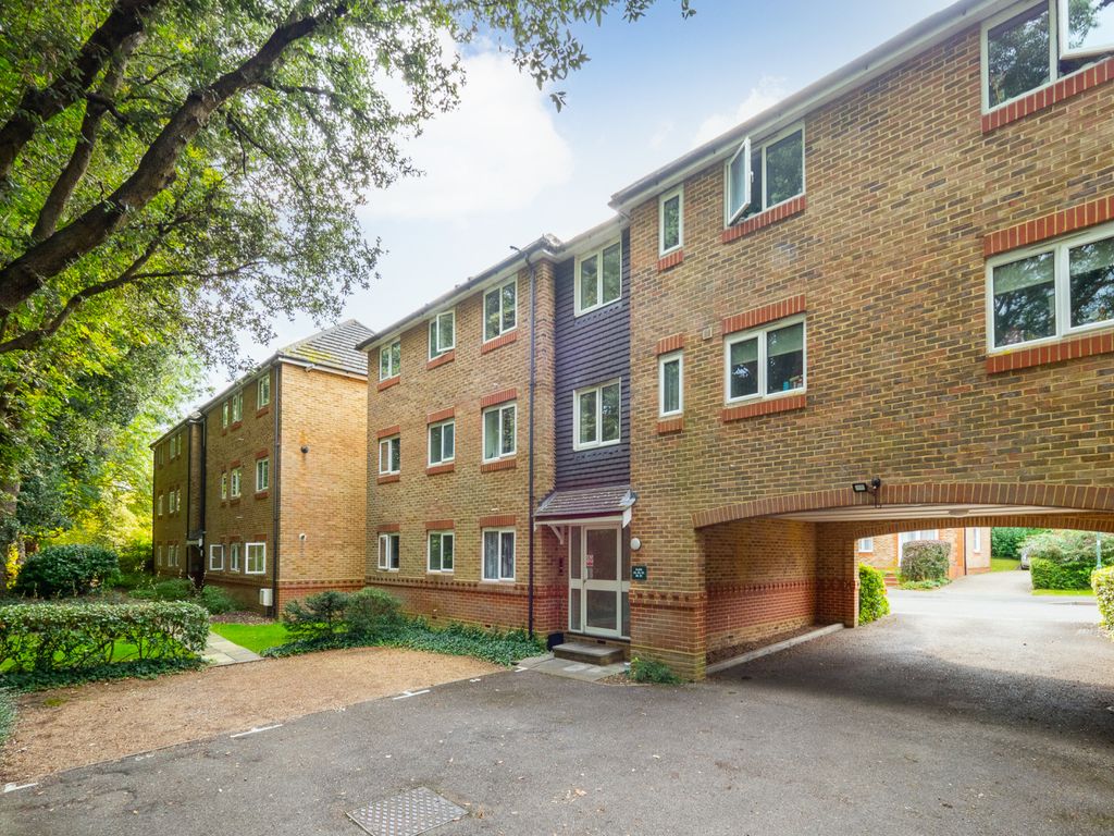 2 bed flat for sale in Sevenoaks Close, Sutton, Surrey SM2 Zoopla