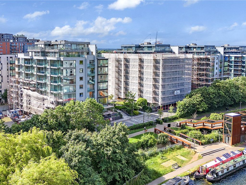 2 bed flat for sale in Merlin Heights, Waterside Way, London N17, £