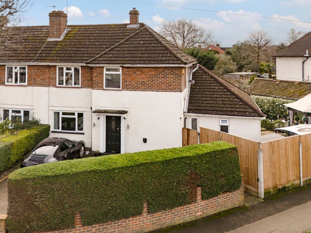 3 bed semidetached house for sale in Burstow Road, London SW20, £