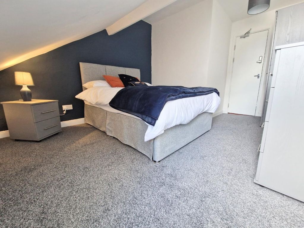 Room to rent in Deckham Terrace, Gateshead NE8, £425 pcm Zoopla