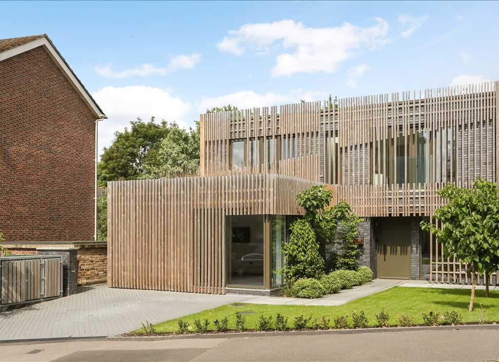 Amoreira, 8A Eliot Park, London SE13