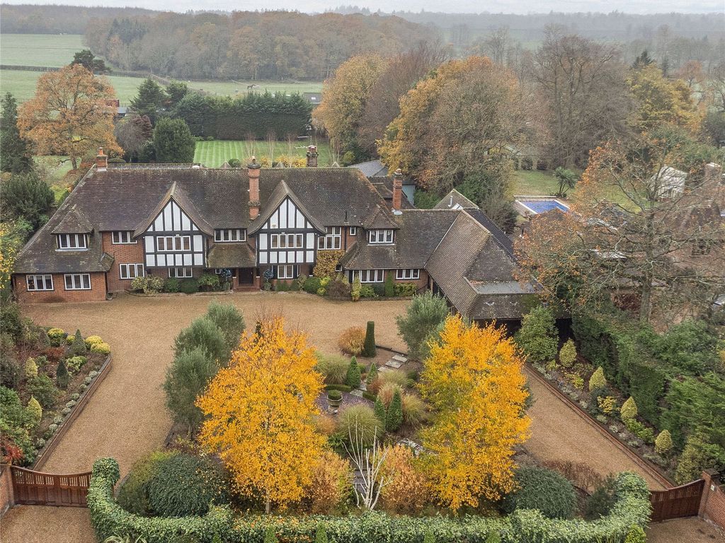 7 bed detached house for sale in Chalfont Lane, Chorleywood