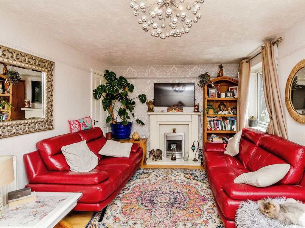 3 bed terraced house for sale in Boswell Close, Darlaston, Wednesbury