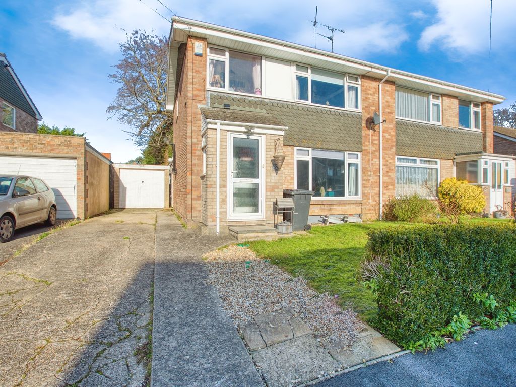 3 bed semidetached house for sale in Willow Road, Yeovil BA21, £