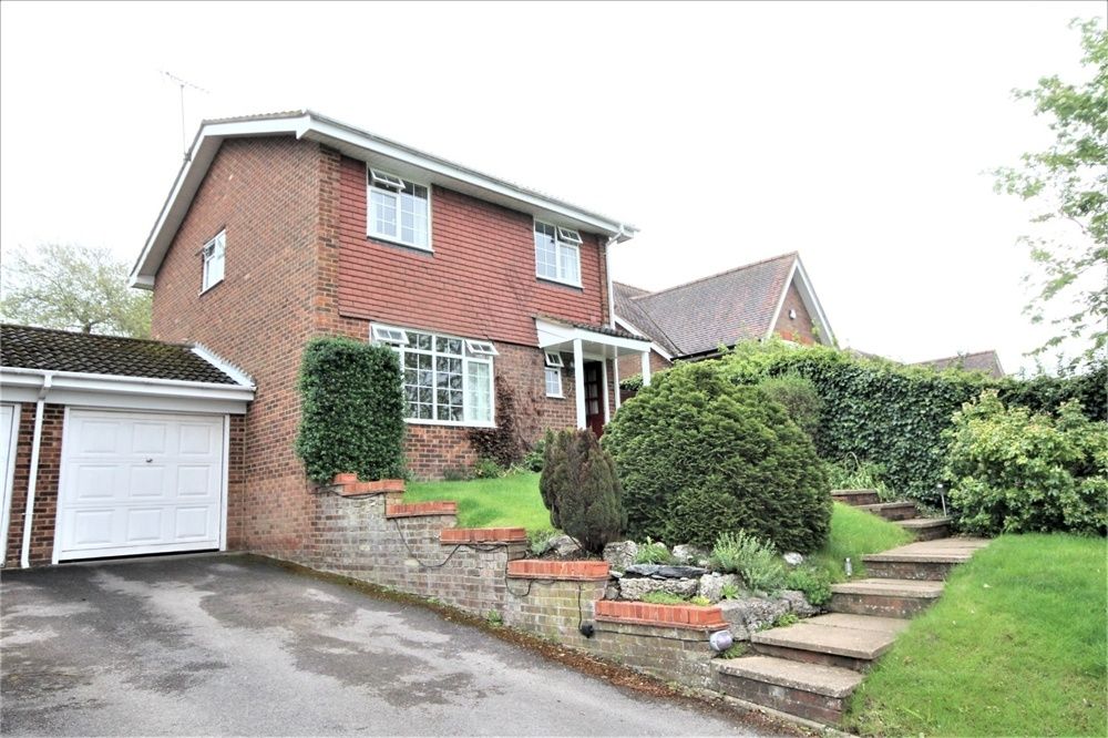 4 bed detached house for sale in Deanacre Close, Chalfont St Peter