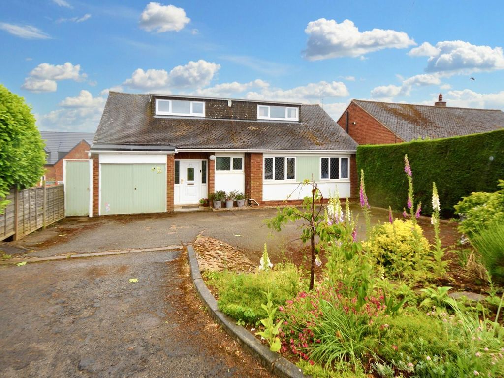 4 bed detached bungalow for sale in New Street, Earls Barton