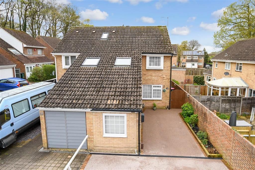 3 bed semidetached house for sale in Windsor Close, Crawley, West