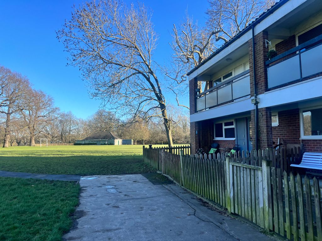 1 bed flat for sale in Eden Park Avenue, Beckenham BR3, £245,000 Zoopla