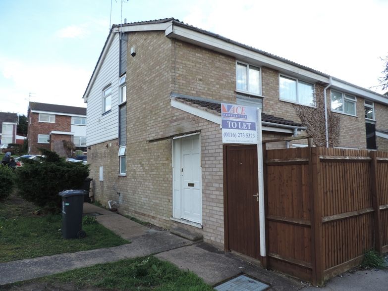 2 bed to rent in Okehampton Avenue, Leicester