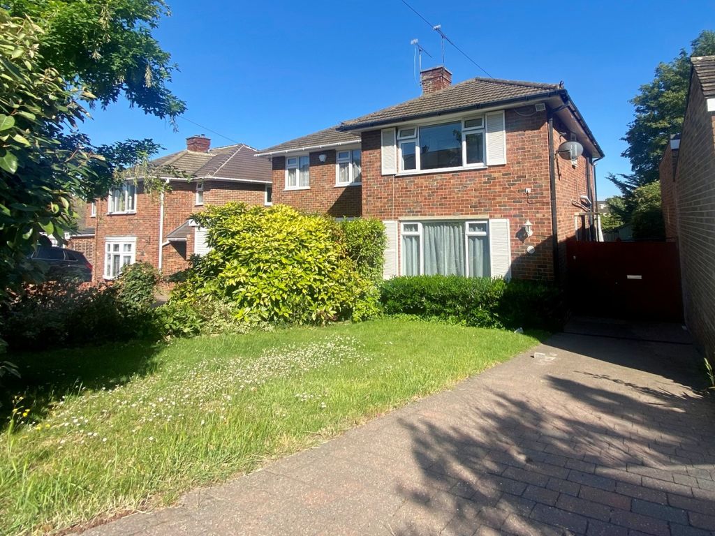 3 bed semidetached house to rent in Lonsdale Drive, Rainham