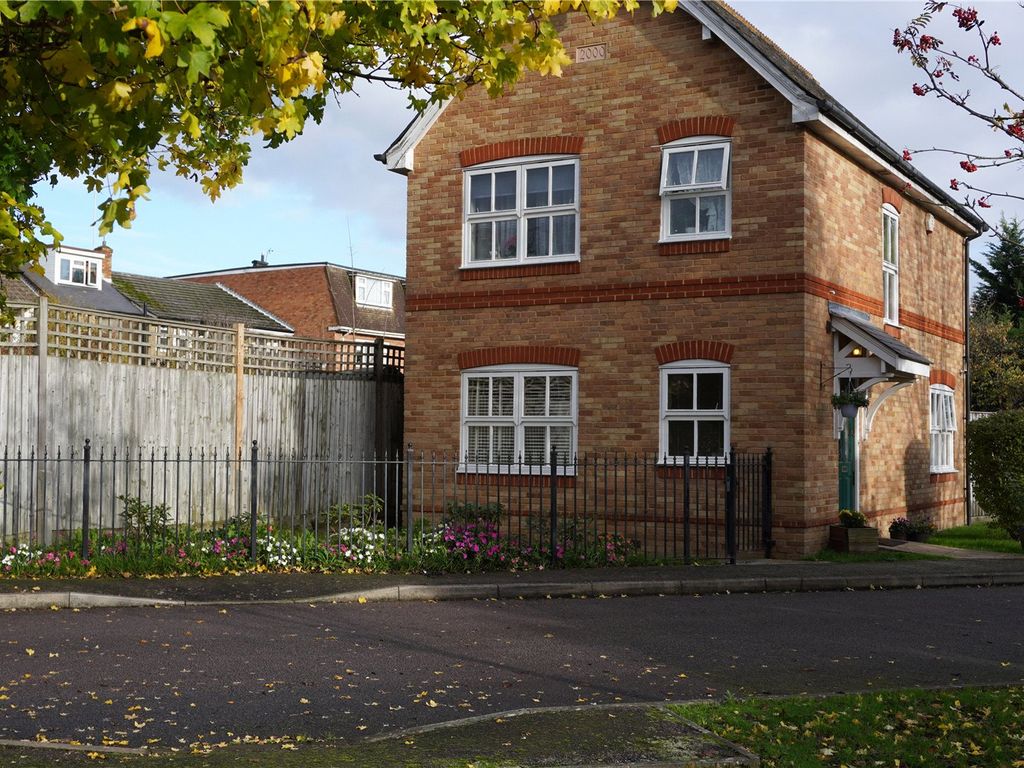 3 bed detached house for sale in Cherry Croft, Croxley Green