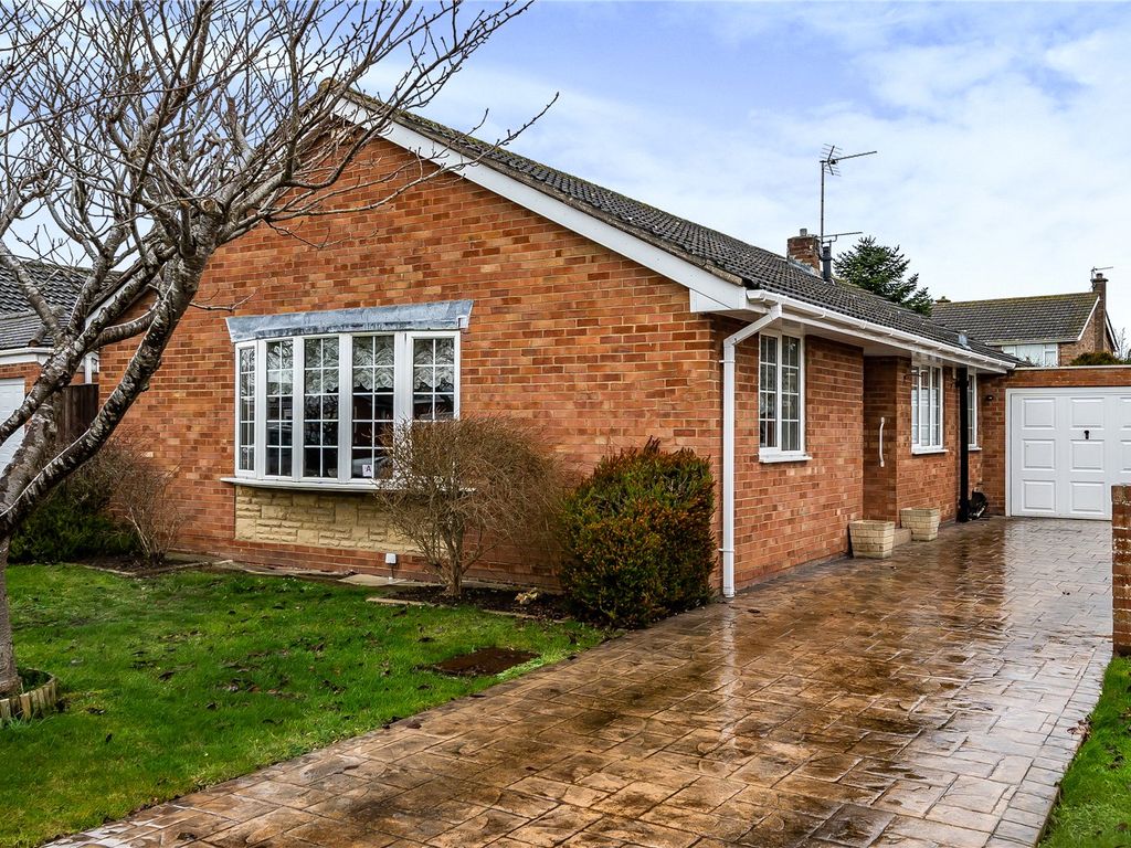 3 bed bungalow for sale in Tealsbrook, Covingham, Swindon, Wiltshire SN3 Zoopla