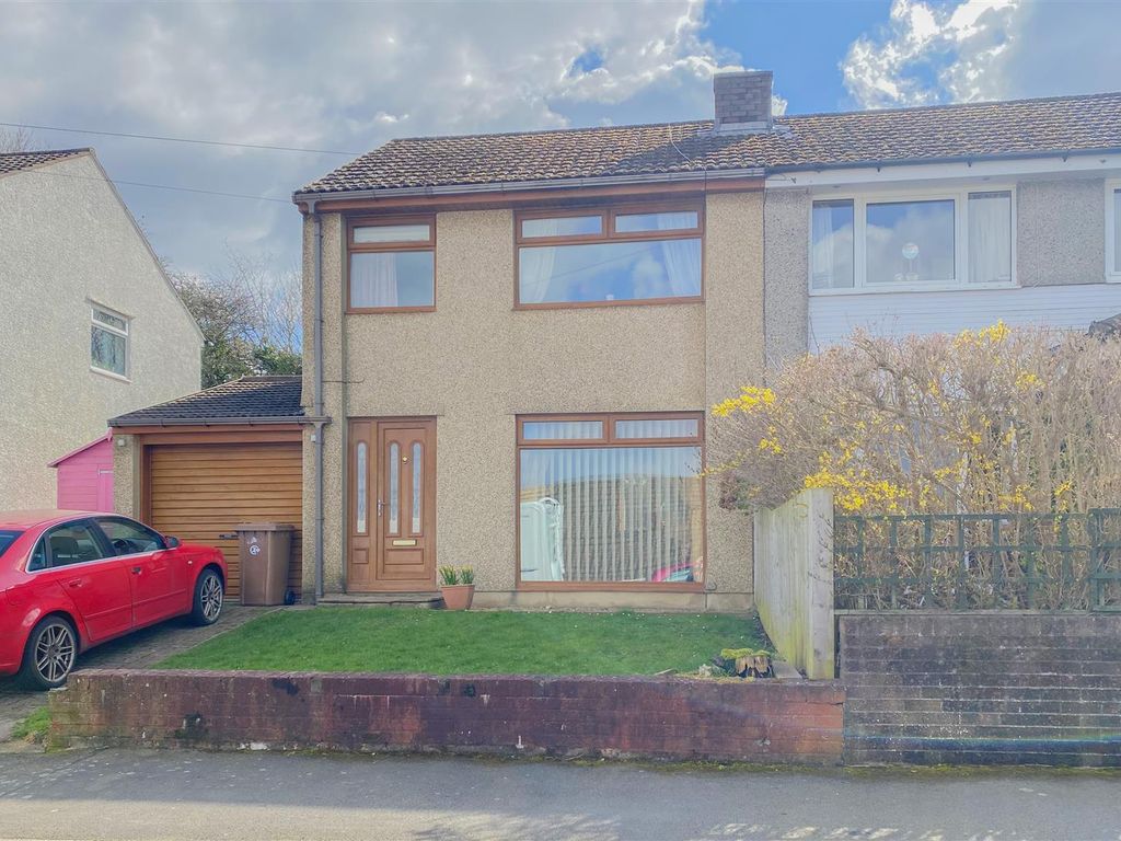 3 bed semidetached house for sale in St. Annes Gardens, Maesycwmmer