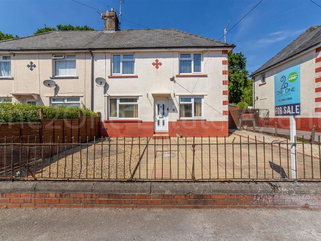 3 bed semidetached house for sale in Waunddu, Pontnewynydd, Pontypool