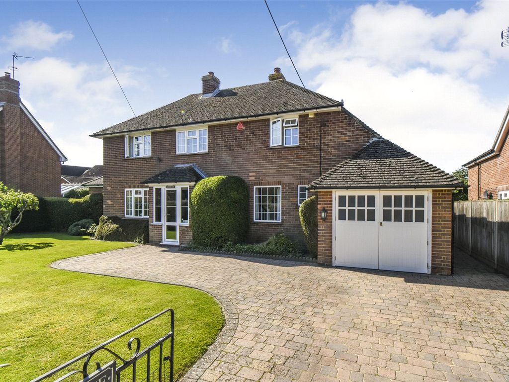 3 bed detached house for sale in Queens Road, North Warnborough, Hook