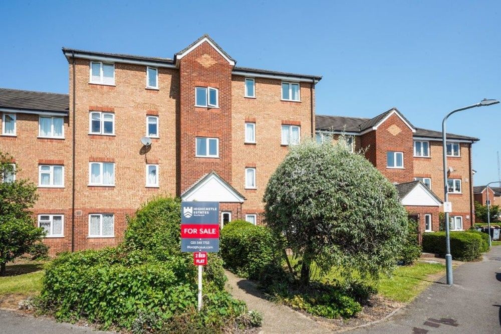 2 bed flat for sale in Express Drive, Goodmayes IG3, £225,000 Zoopla