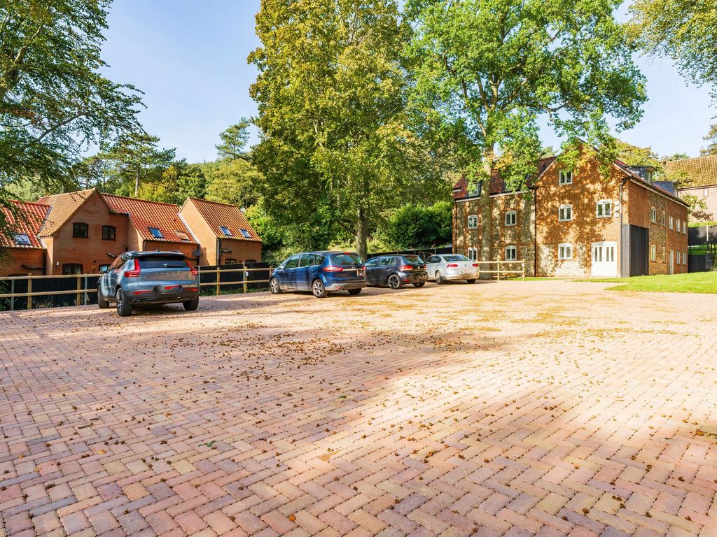 2 bed flat for sale in Overstrand Road, Cromer NR27, £280,000 Zoopla