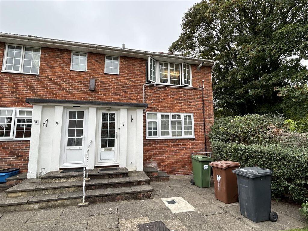 2 bed flat for sale in The Pantiles, Bushey Heath, Bushey WD23, £