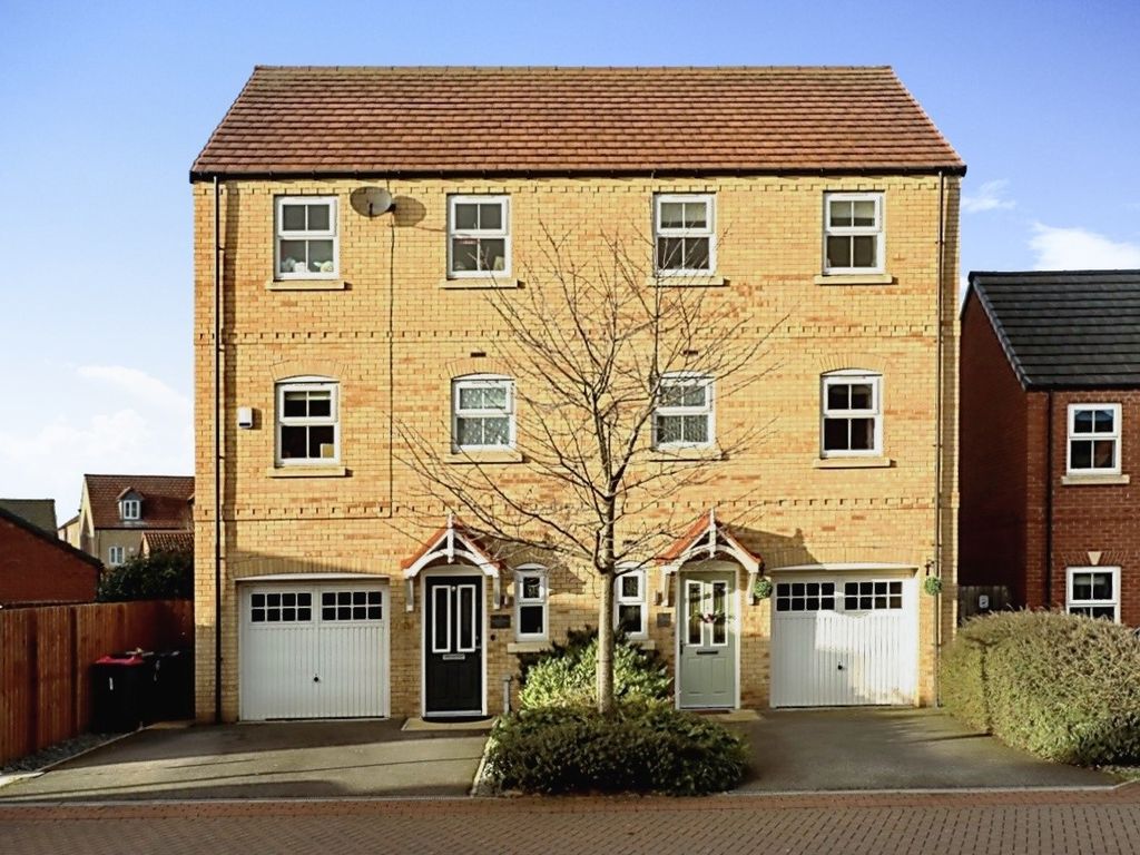 4 bed semidetached house for sale in Hatfield Grove, Dinnington