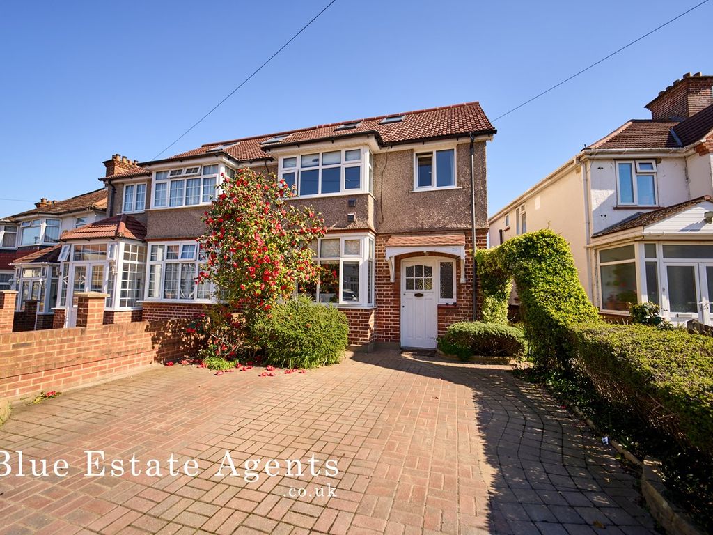 4 bed semidetached house for sale in Devon Waye, Hounslow TW5 Zoopla