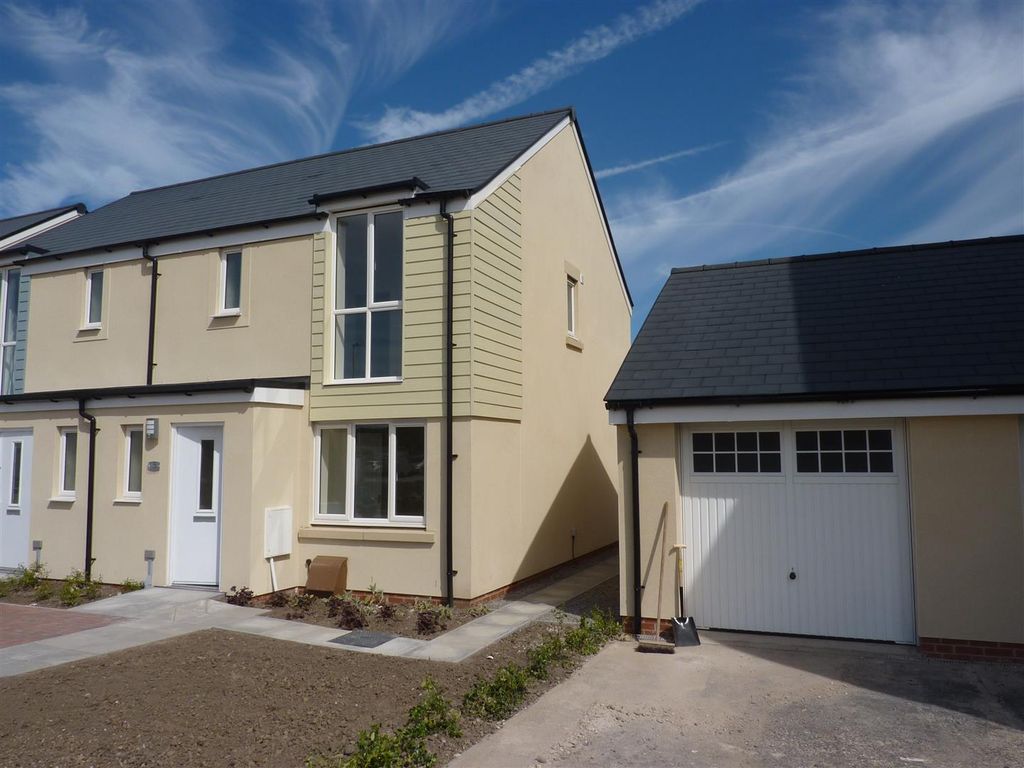 3 bed detached house to rent in Miles Row, Haywood Village, Weston