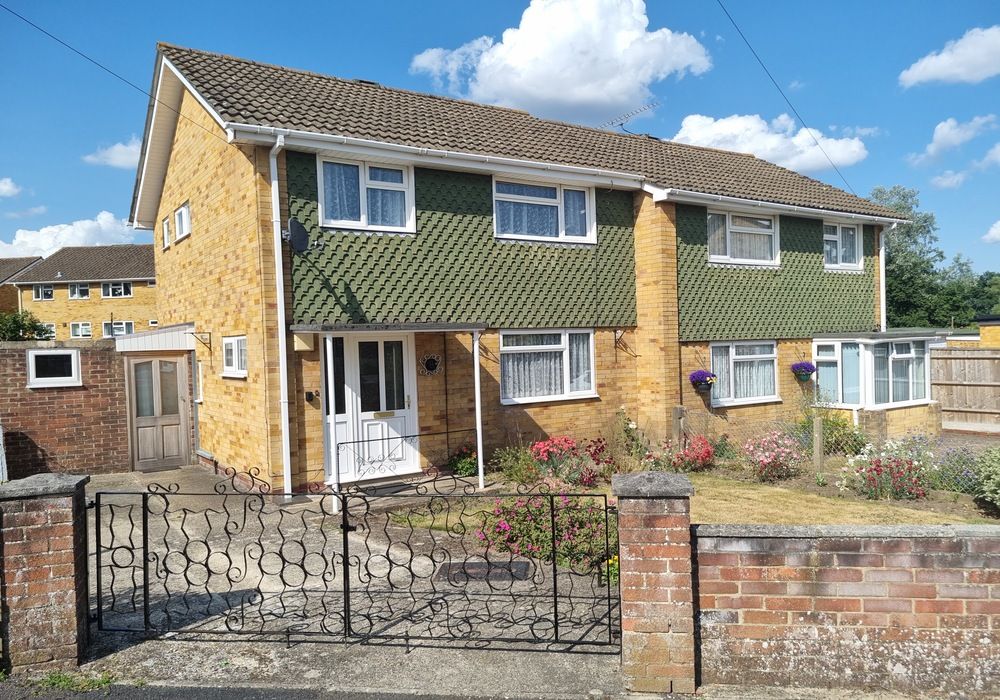 3 bed semidetached house for sale in Powell Crescent, Southampton SO40
