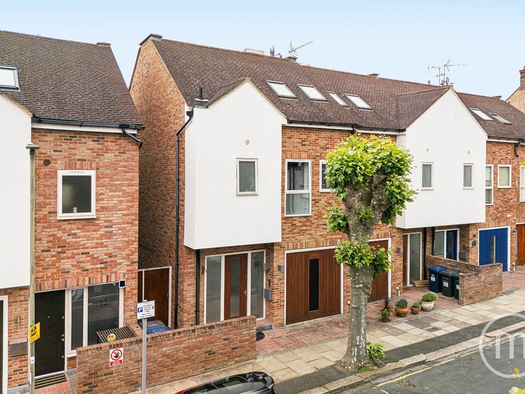 4 bed end terrace house for sale in Wentworth Road, Temple Fortune NW11