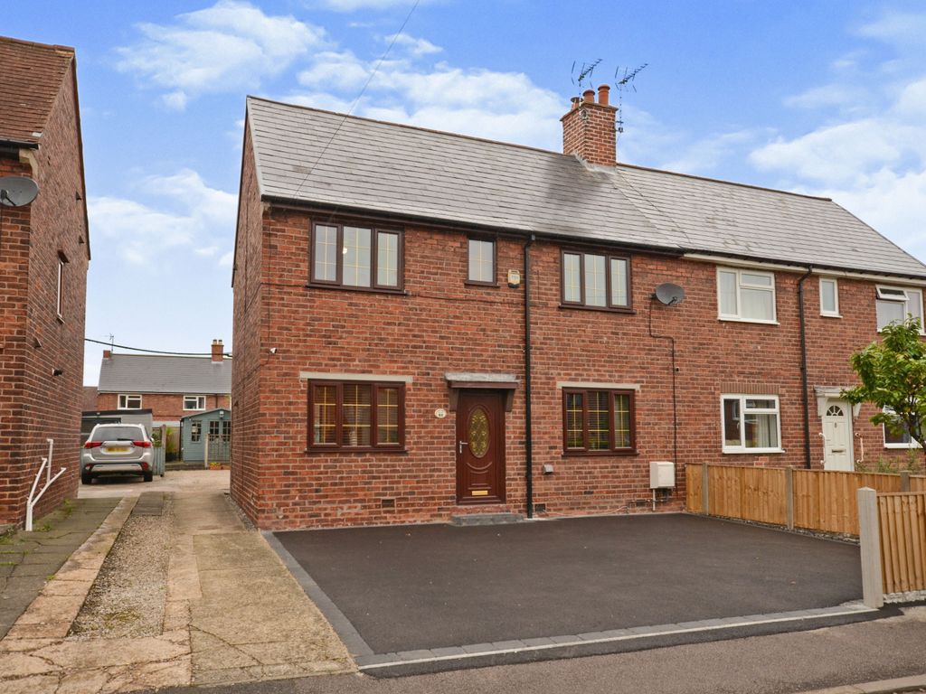 3 bed semidetached house for sale in St. Leonards Place, Shirland