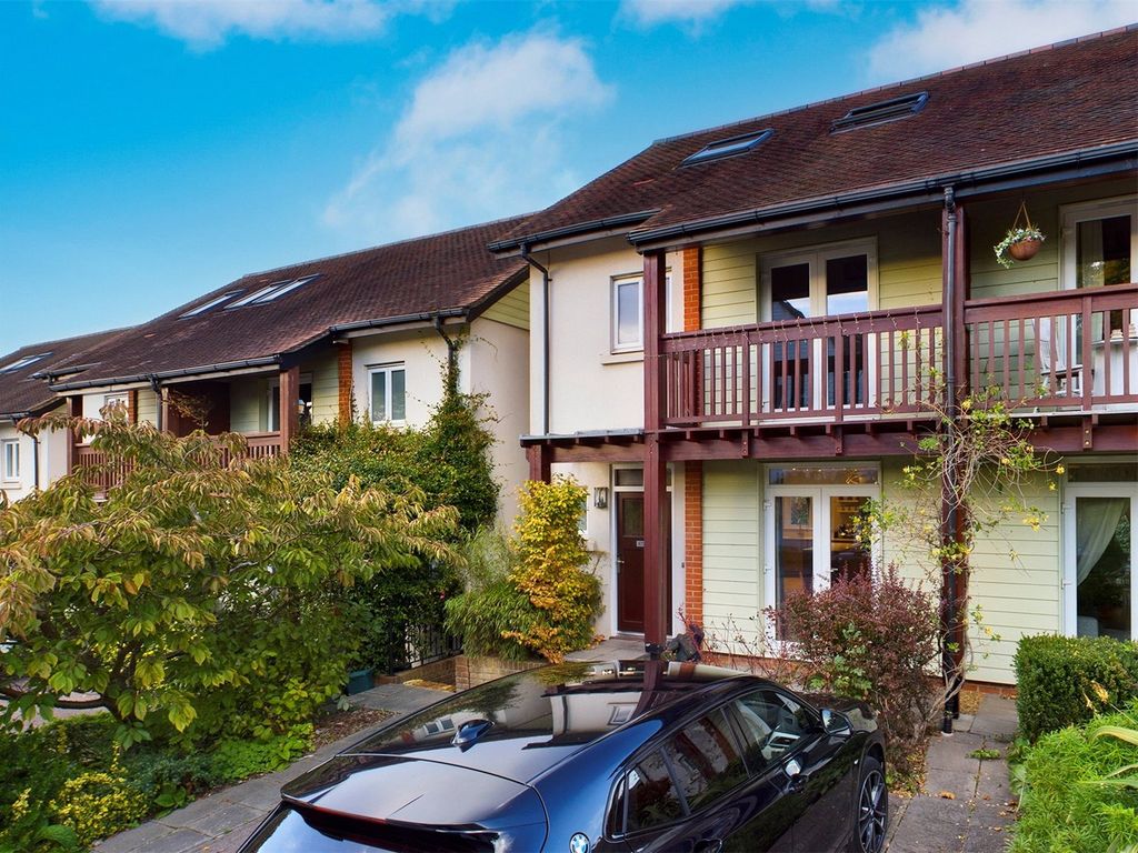 Whateley Close, Guildford, Surrey GU2  