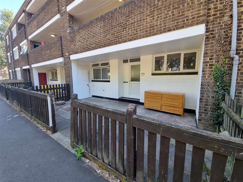 2 bed flat to rent in Sandy Drive, Feltham TW14 Zoopla
