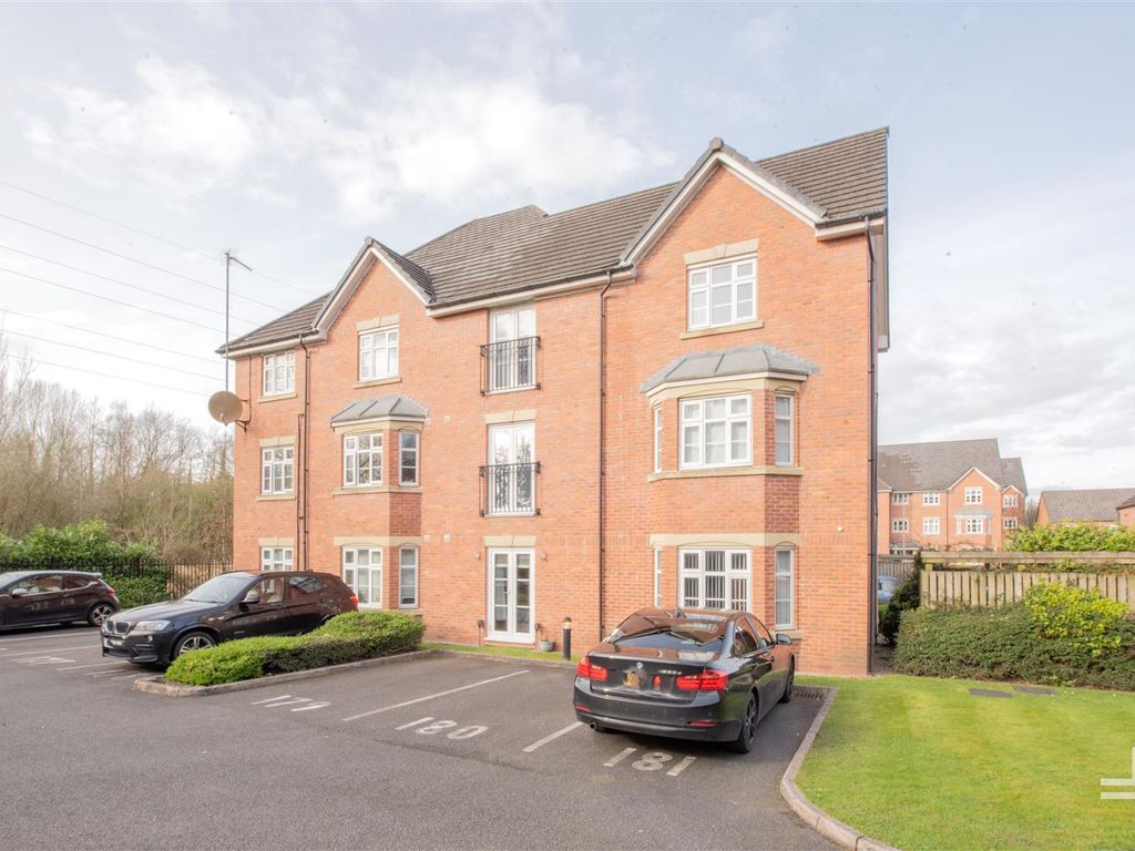 2 bed flat to rent in Shalefield Gardens, Atherton, Manchester M46, £