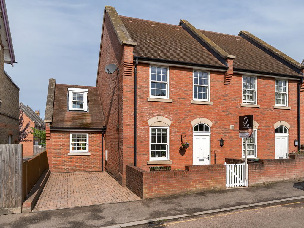 3 bed semidetached house for sale in Nickleby Cottages Church Street