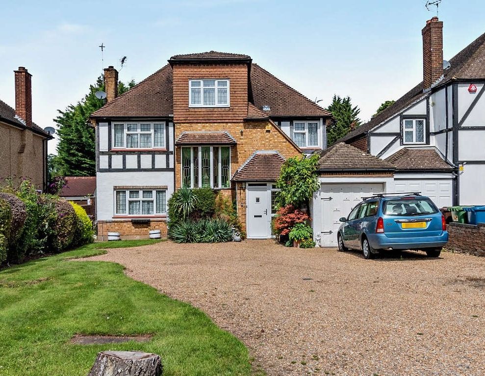 4 bed detached house for sale in Clonard Way, Hatch End, Pinner HA5, £