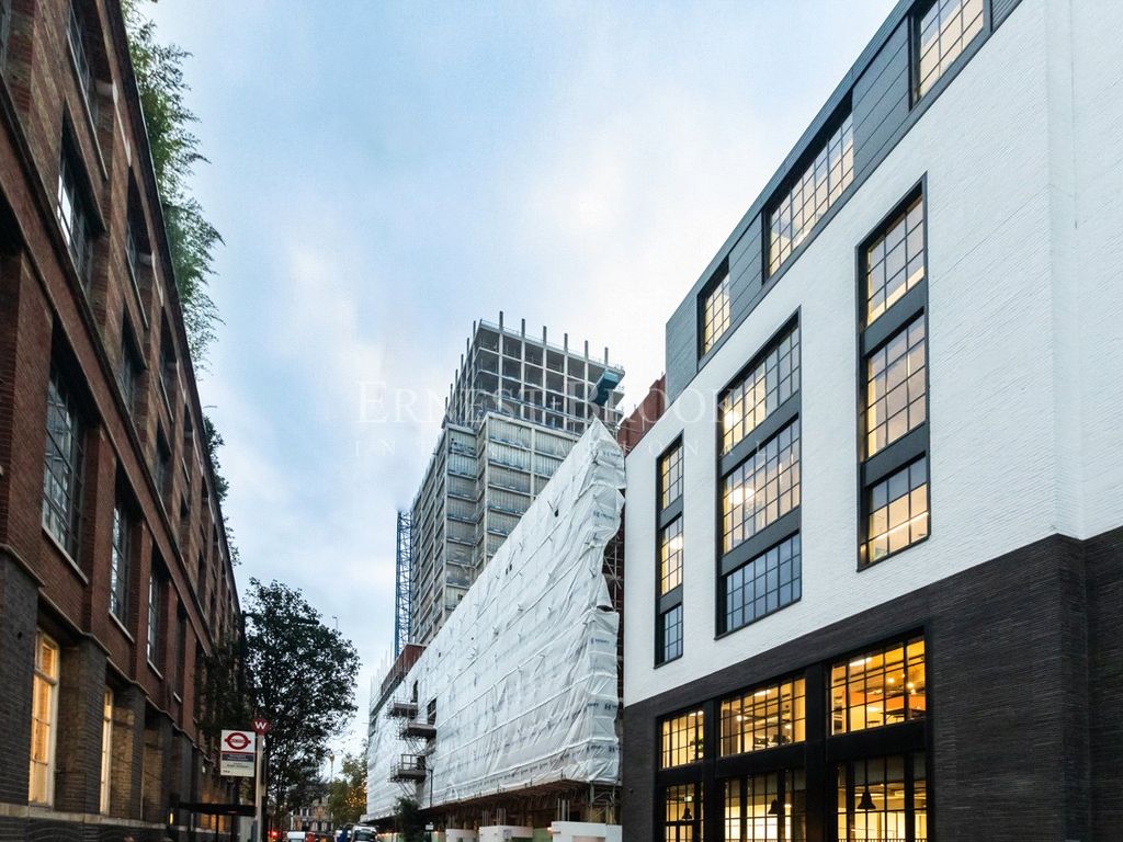 New home, 2 bed flat for sale in The Arc, 225 City Road, Shoreditch EC1V, £1,250,000 Zoopla