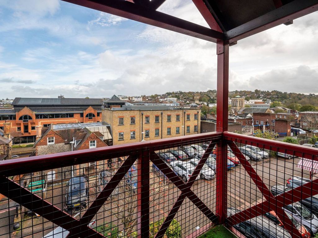 Mount Place, Guildford GU2  