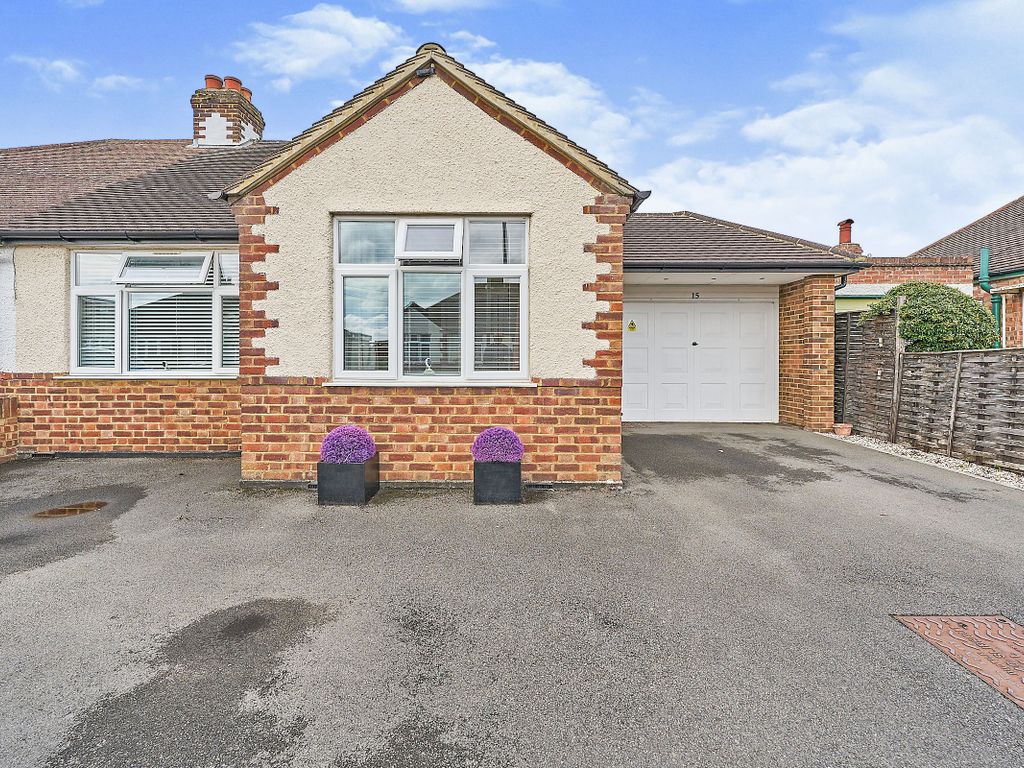 2 bed bungalow for sale in Rosary Gardens, Ashford TW15 Zoopla