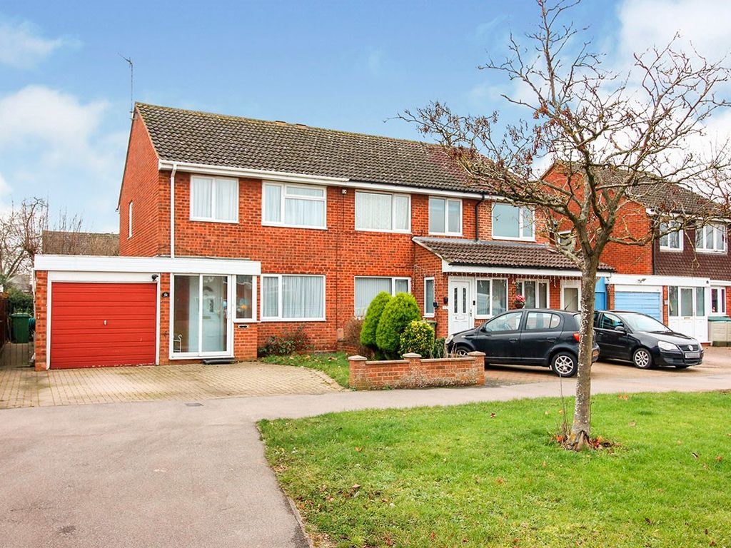 4 bed semidetached house for sale in Kents Road, Stantonbury, Milton