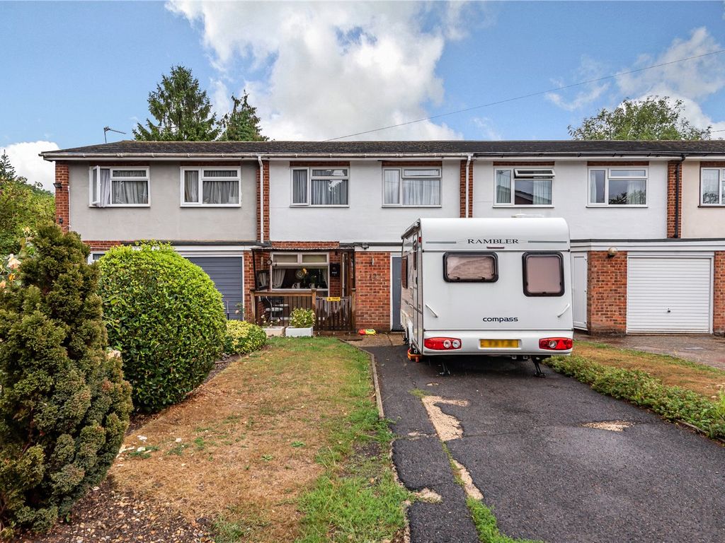 3 bed terraced house for sale in Lanewood Close, Amersham