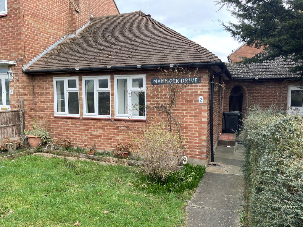 1 bed bungalow to rent in Mannock Drive, Loughton IG10 - Zoopla