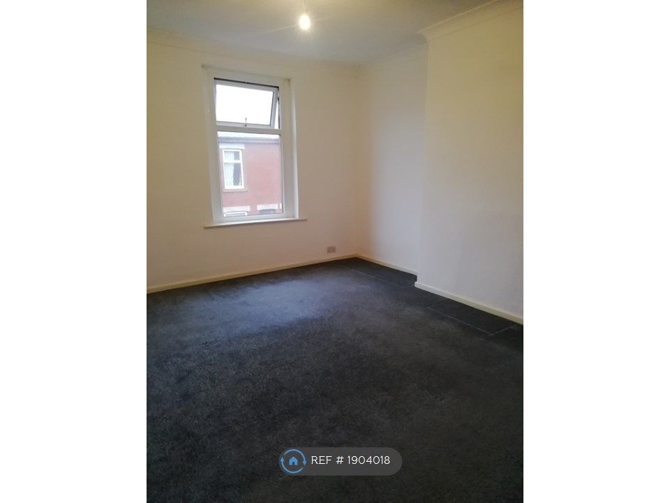 2 bed terraced house to rent in Broughton Ave, Blackpool FY3, £850 pcm