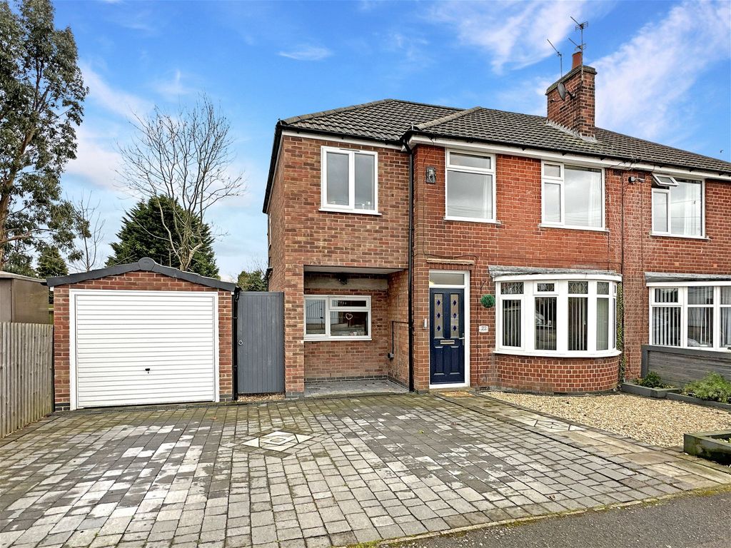 4 bed semidetached house for sale in Avenue, Braunstone