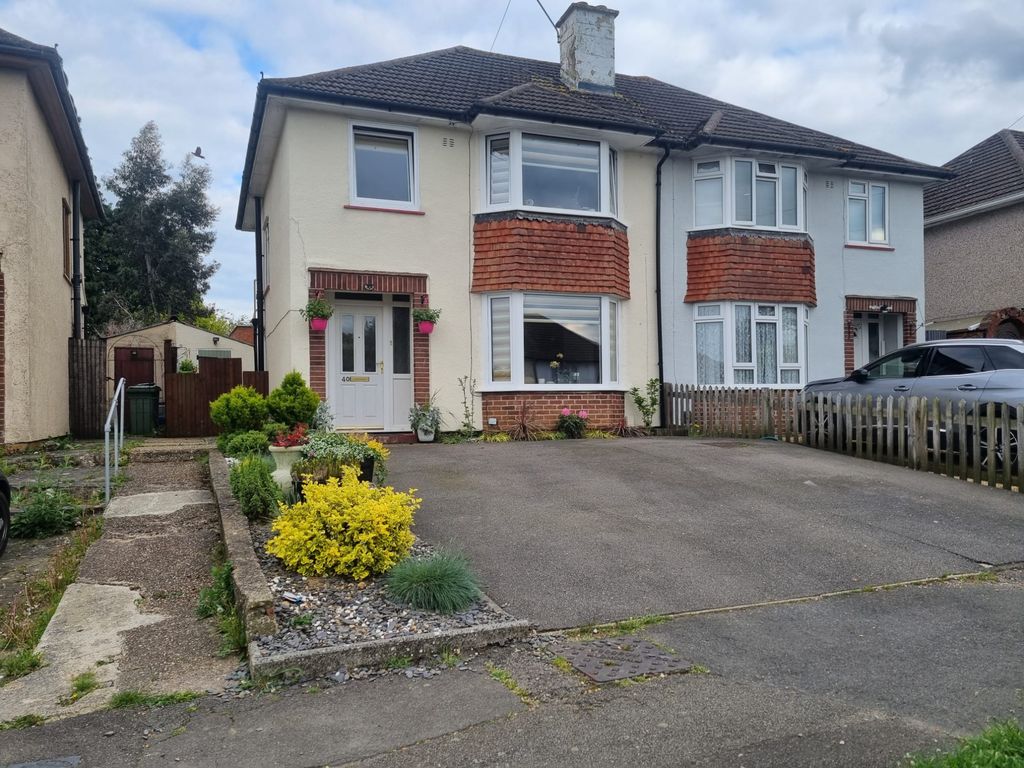 3 bed semidetached house for sale in Worcester Road, Maidstone ME15
