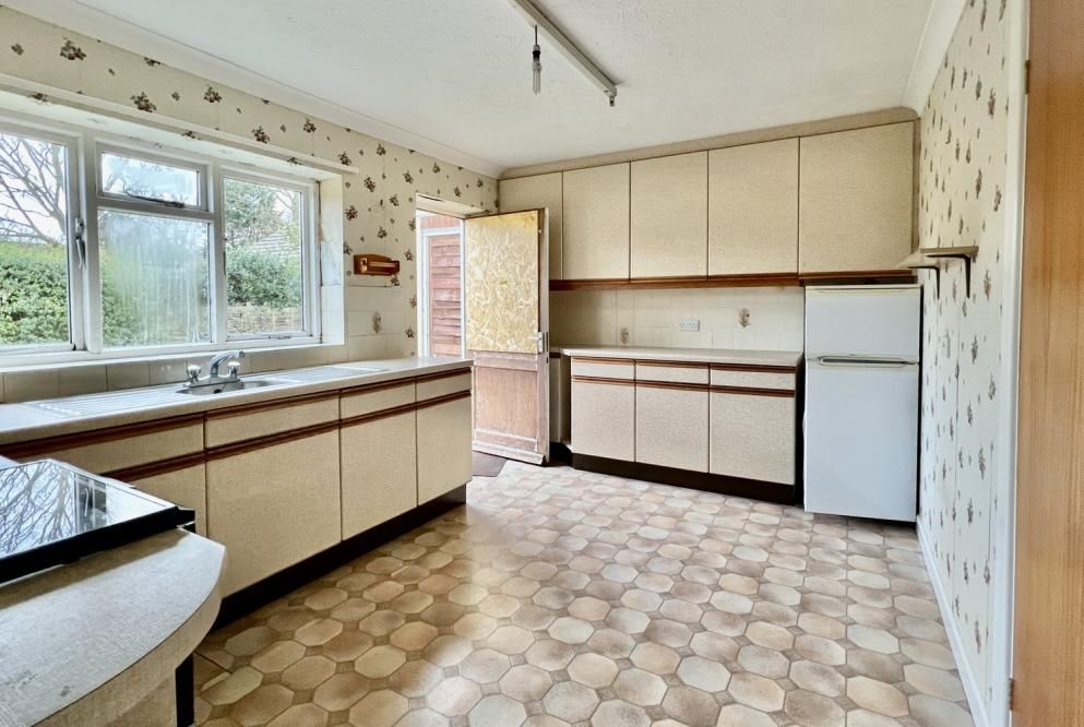 3 bed chalet for sale in Burn Close, Verwood BH31, £400,000 Zoopla