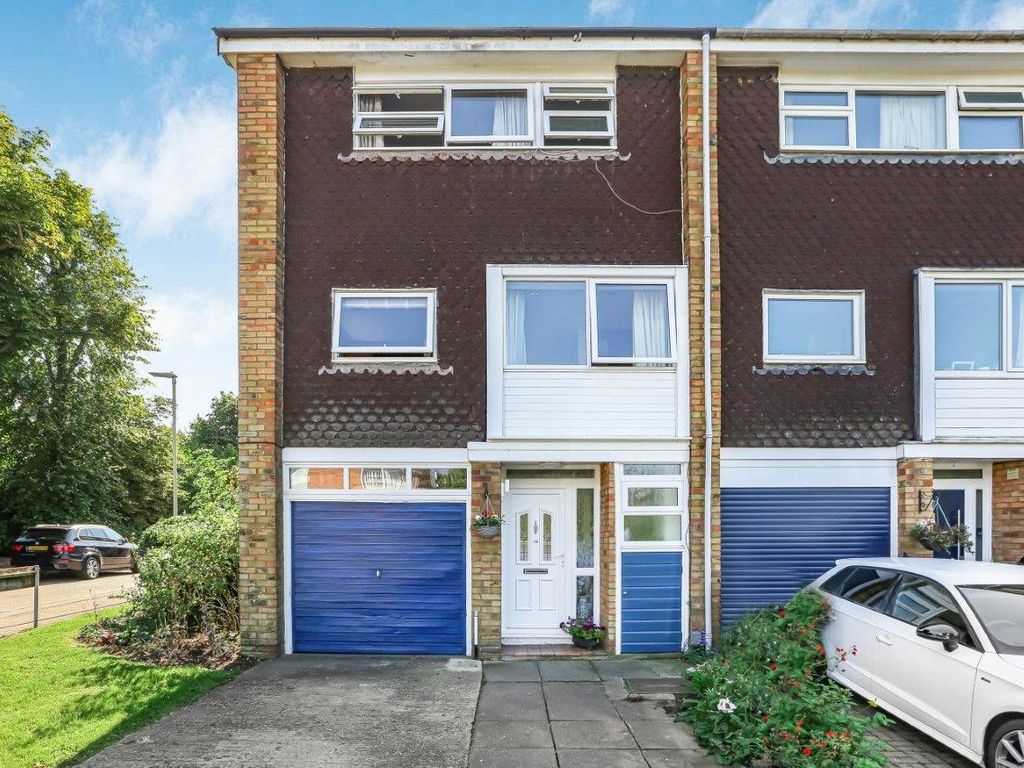 4 bed property to rent in Shakespeare Road, Harpenden AL5, £2,250 pcm