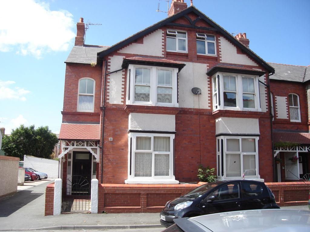 Studio to rent in Flat 5, Morlan Park, Rhyl LL18 Zoopla