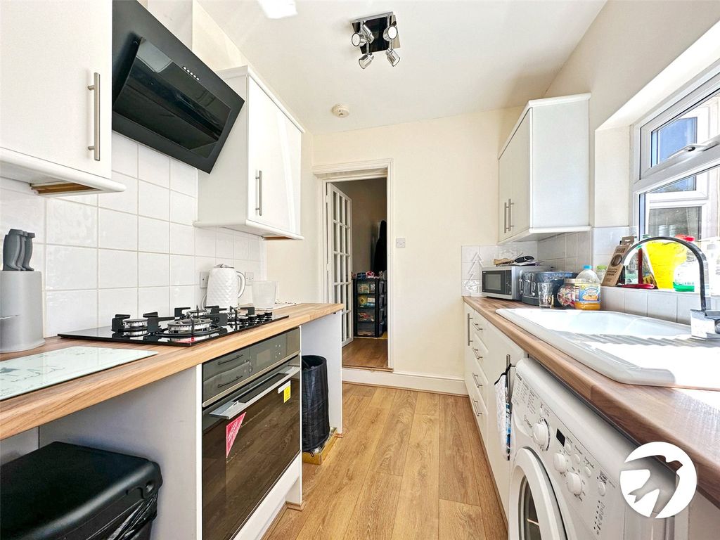 3 bed end terrace house for sale in Kings Road, Chatham, Kent ME5, £