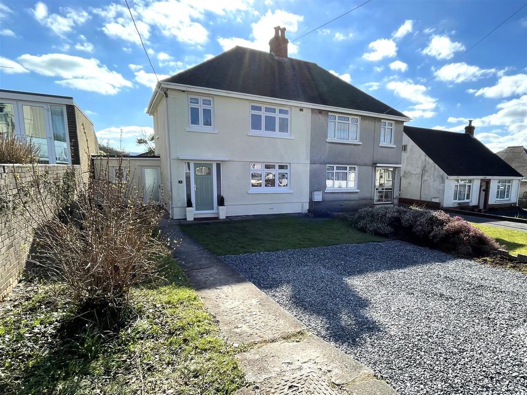 3 bed semidetached house for sale in Glynhir Road, Llandybie
