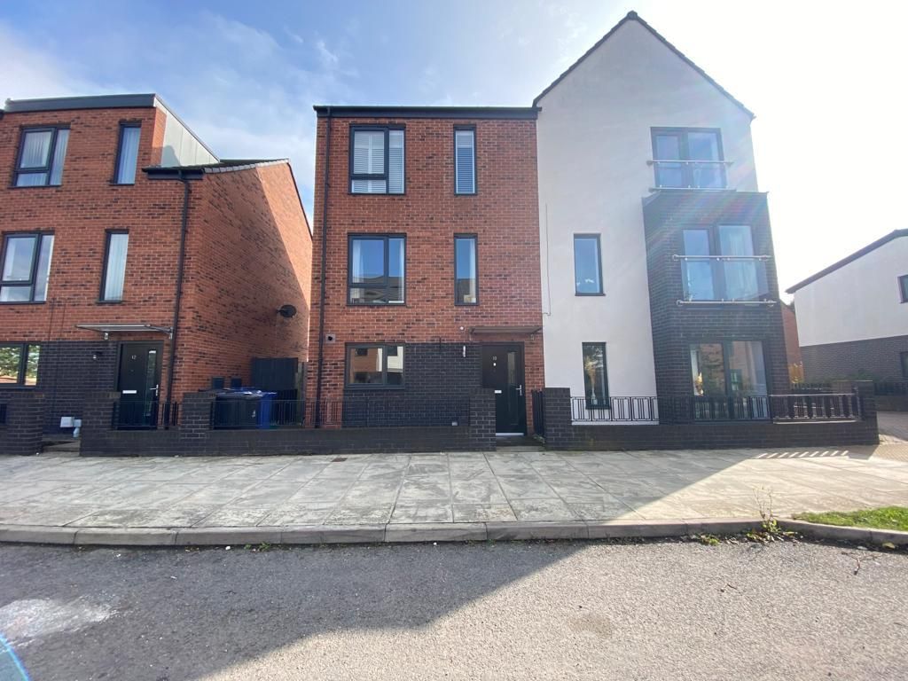 3 bed semidetached house for sale in Woodfield Way, Balby, Doncaster