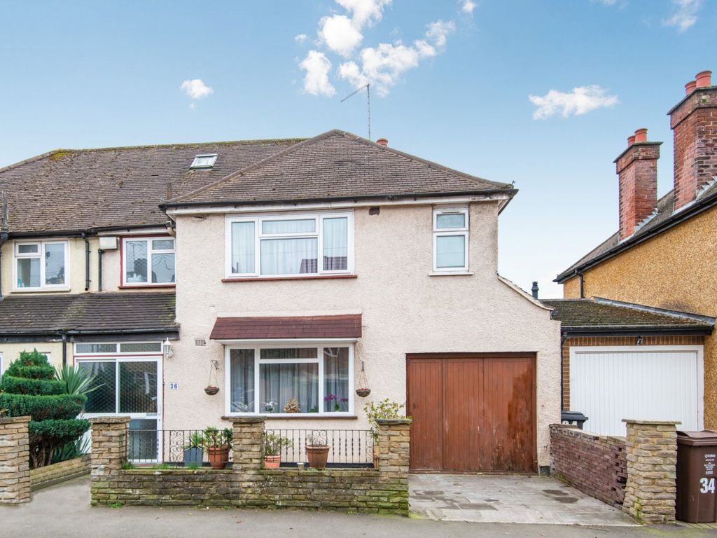 4 bed semidetached house for sale in Hedley Road, St. Albans